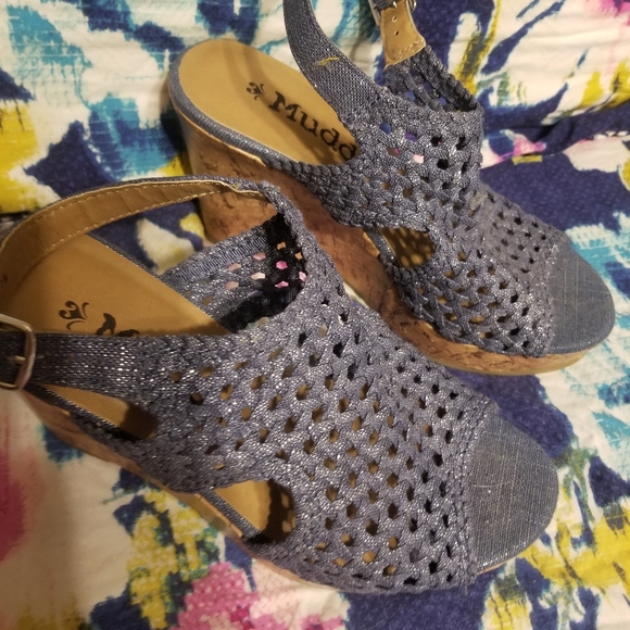 Sandal  size 7 - Picture 1 of 2